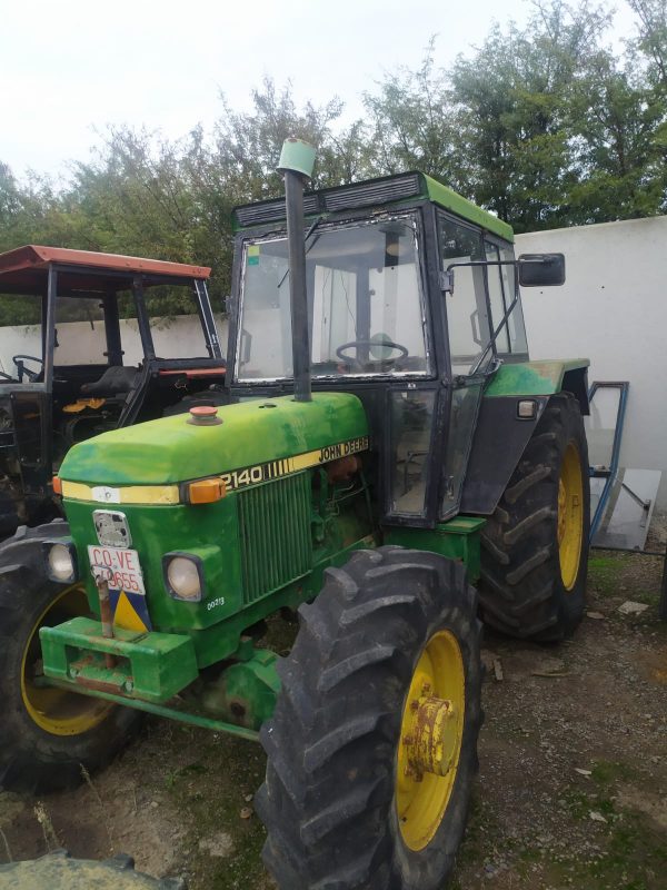 JOHN DEERE 2140