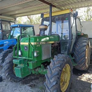 JOHN DEERE 2140