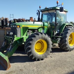 JOHN DEERE 8200