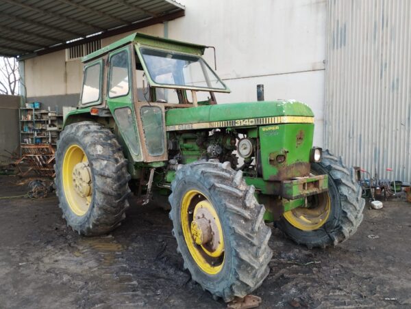 JOHN DEERE 3140