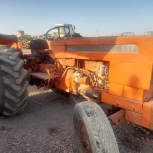 TRACTOR RENAULT 551