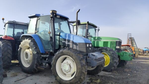 NEW HOLLAND TS90
