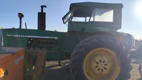 JOHN DEERE 3120 - Imagen 3