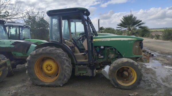 JOHN DEERE 5615