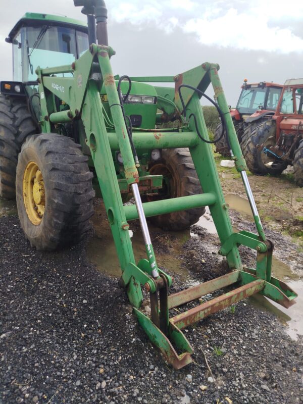 PALA MONTADA EN JONH DEERE 4255