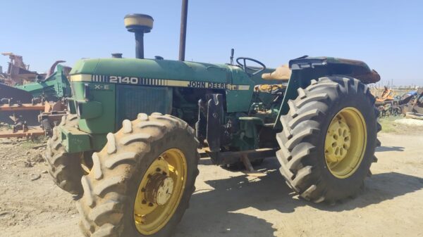 JONH DEERE 2140